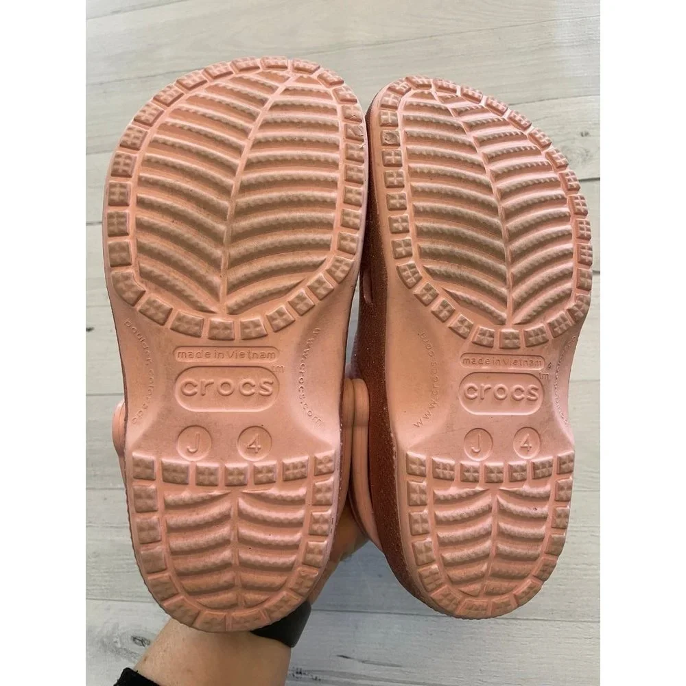 Crocs light‎ pink glitter size 4